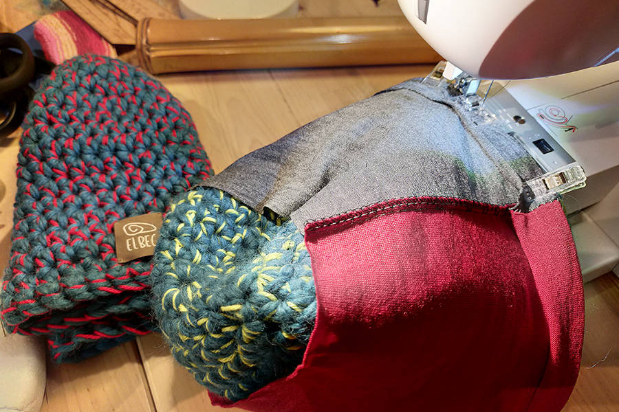 Bonnets en laine mérinos faites à la main en cours