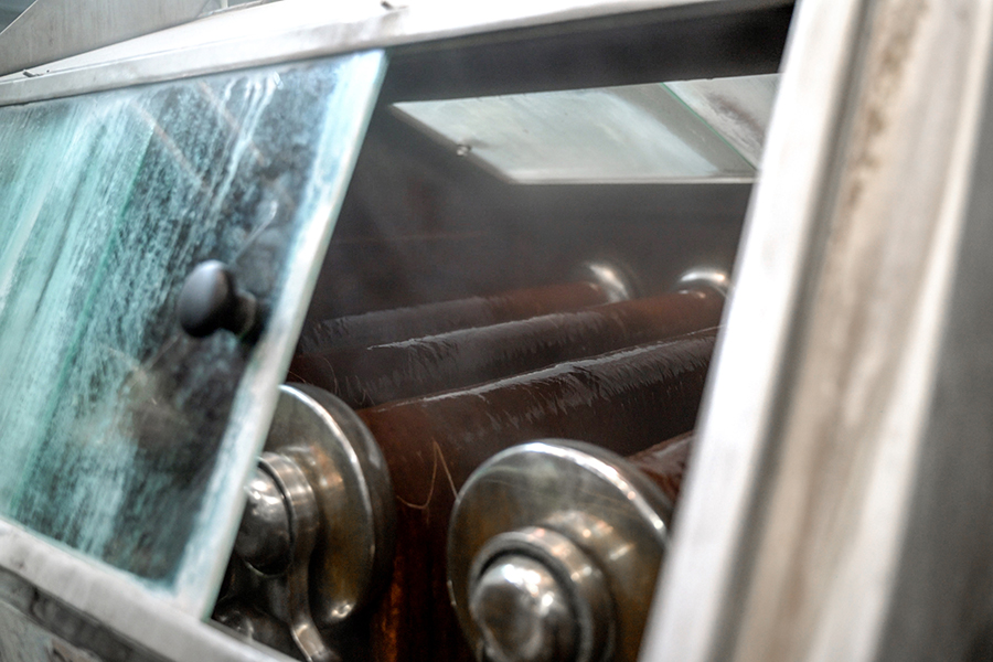 écheveau de laine dans les salles de bains de peinture industrielle