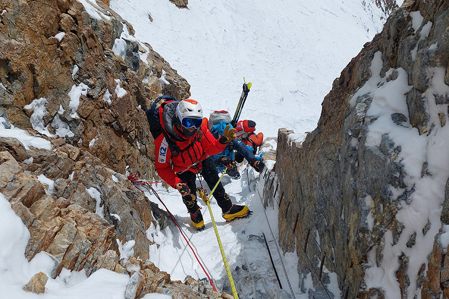 Federica, Marco e Federico sul camino Bill per raggiungere campo 2 - Foto @Silvialoreggian