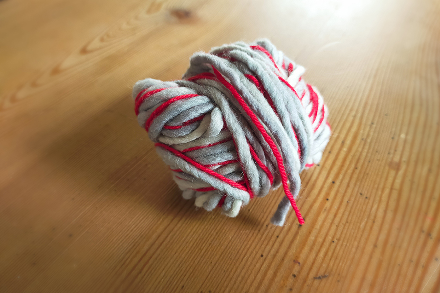 scampoli di lana merinizzata italiana che diventeraano un berretto della linea Classic Strong 