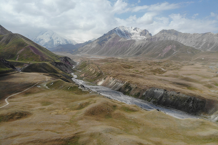 Vista aerea della Valle del Alay ai piedi della catena del Pamir  - Foto @M.Villani