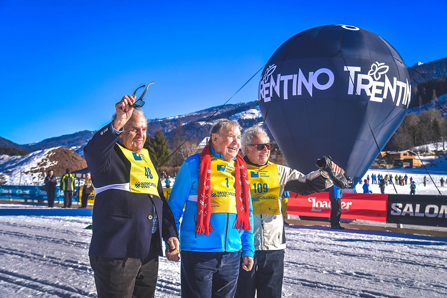 Mario Cristofolini (al centro), uno dei 4 fondatori di Marcialonga (credits: Marcialonga) 