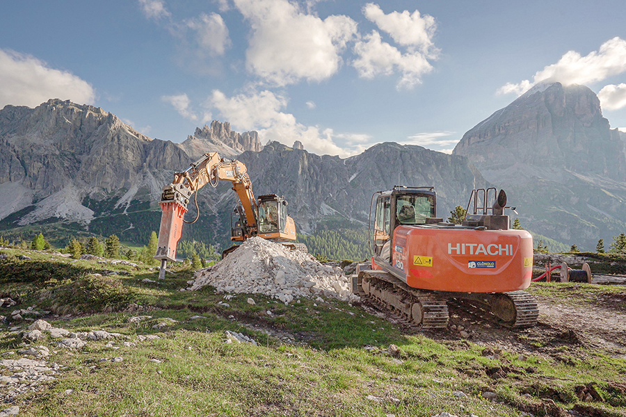 Lavori di costruzione di nuovi impianti sulla Croda Negra @ph.Francesco Pistollato