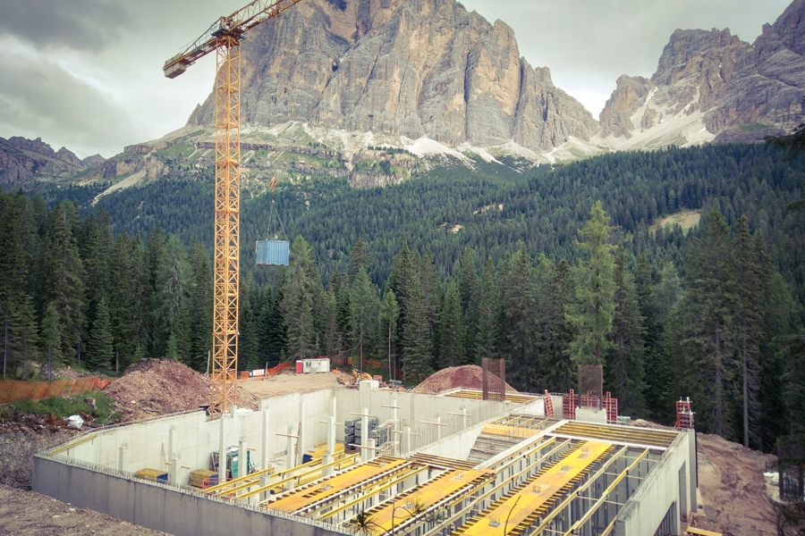 Stazione Intermedia del nuovo collegamento sciistico Cortina - Cinque Torri - cantiere @ph. F. Sordini