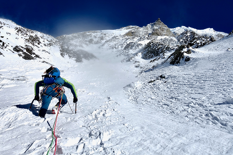 La cordata Symon Welfringer e Pierrick Fine sulla salita al Sani Pakush - Foto @S.Welfringer