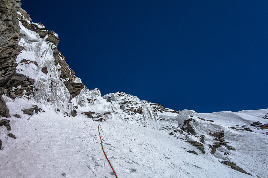 Pierrick Fine durante l'ascensione della parete sud