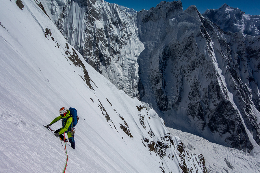 Symon Welfringer durante l'ascensione della parete sud