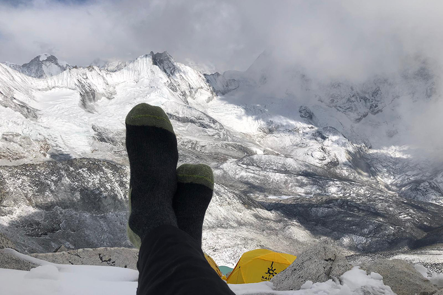 Camp 1 Ama Dablam le calze SKIMO con vista sul Ombigaichan