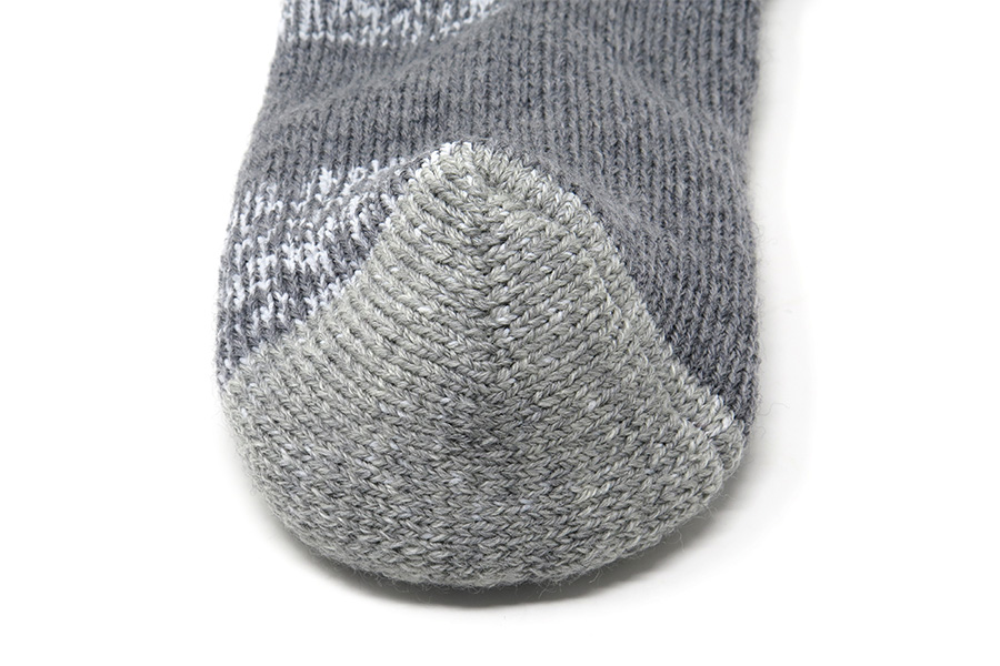 La nuova punta del piede con le cuciture a scomparsa della nuova calza